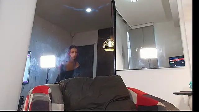 emma hearths online show from November 8, 2025, 7:39 pm