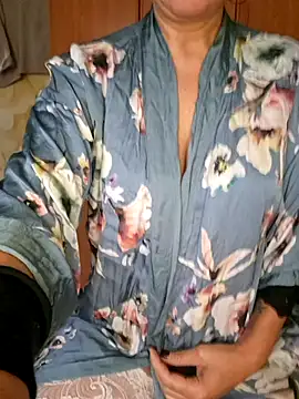 Snapshot of Miciaincalor chatting on October 22, 2025, 9:31 am Miciaincalor online show from October 22, 2025, 9:31 am