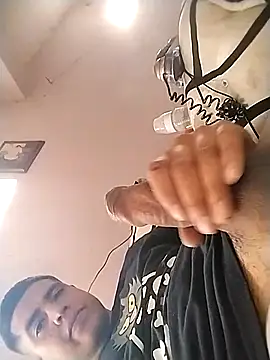 reycam97 online show from April 14, 2026, 2:22 pm