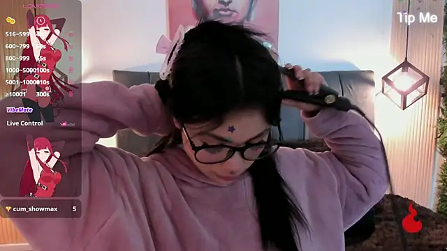Snapshot of Evaa_rosee_ chatting on October 8, 2025, 11:45 am Evaa rosee online show from October 8, 2025, 11:45 am