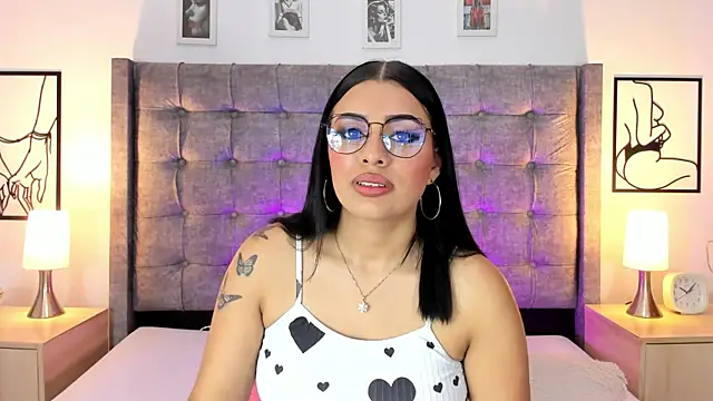 Linda Fosterr online show from November 25, 2025, 3:07 am