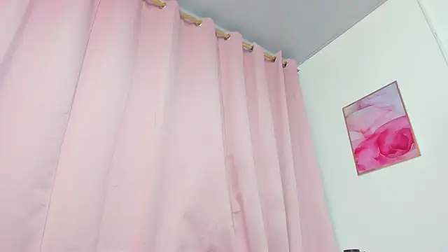 Snapshot of miajhonsonx chatting on June 3, 2026, 2:33 pm miajhonsonx online show from June 3, 2026, 2:33 pm