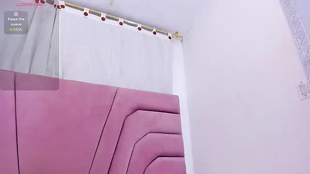 Snapshot of miajhonsonx chatting on February 11, 2026, 2:06 pm miajhonsonx online show from February 11, 2026, 2:06 pm