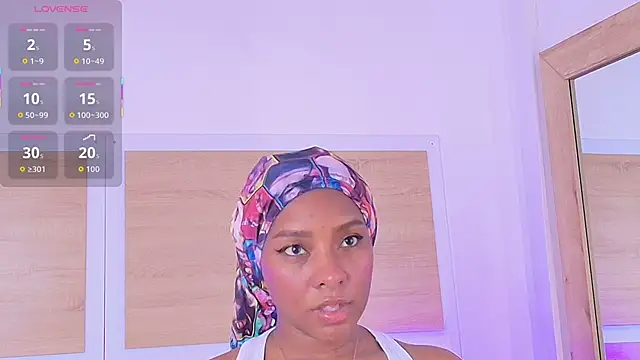 ValeryCortezm online show from November 19, 2025, 1:22 pm