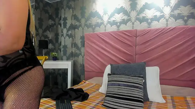 Snapshot of VictoriaQueen_Fg chatting on October 20, 2025, 12:49 pm VictoriaQueen Fg online show from October 20, 2025, 12:49 pm