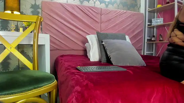 Snapshot of VictoriaQueen_Fg chatting on November 15, 2025, 12:53 pm VictoriaQueen Fg online show from November 15, 2025, 12:53 pm