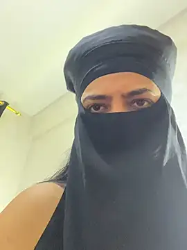 lara9Qouin online show from April 16, 2026, 9:43 am