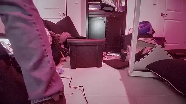 jasoncali305 online show from November 11, 2025, 1:00 am