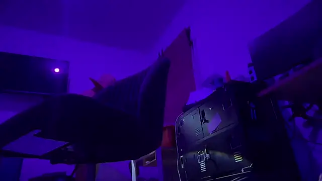 jasoncali305 online show from December 3, 2025, 9:20 am