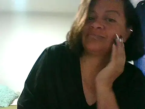 Snapshot of adri89-g chatting on September 14, 2025, 10:10 pm adri89-g online show from September 14, 2025, 10:10 pm
