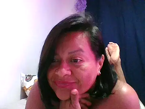 Snapshot of adri89-g chatting on October 16, 2025, 11:46 pm adri89-g online show from October 16, 2025, 11:46 pm
