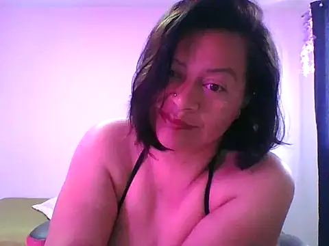 Snapshot of adri89-g chatting on September 22, 2025, 12:22 pm adri89-g online show from September 22, 2025, 12:22 pm