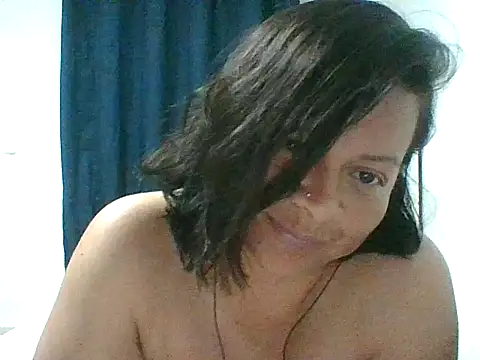 Snapshot of adri89-g chatting on September 19, 2025, 3:43 am adri89-g online show from September 19, 2025, 3:43 am