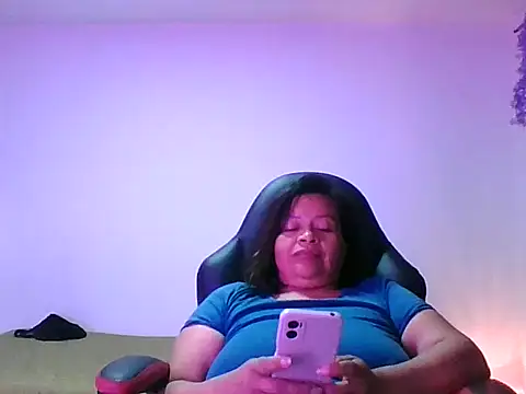 Snapshot of adri89-g chatting on September 30, 2025, 12:16 am adri89-g online show from September 30, 2025, 12:16 am
