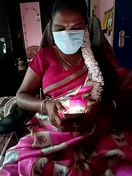 Snapshot of KannadaTamilTeluguBeauty chatting on February 13, 2026, 10:26 am KannadaTamilTeluguBeauty online show from February 13, 2026, 10:26 am