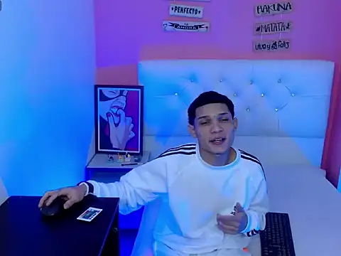 EL VENEZOLANO 22CM online show from September 18, 2025, 6:49 am