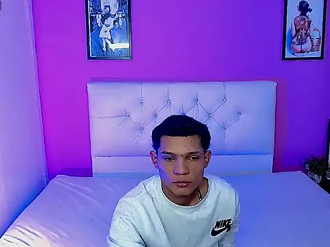 EL VENEZOLANO 22CM online show from September 22, 2025, 5:46 am