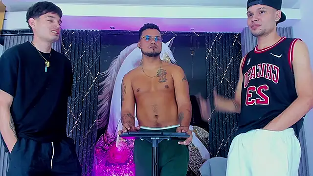 Snapshot of Iam_Steven chatting on November 24, 2025, 1:22 pm Iam Steven online show from November 24, 2025, 1:22 pm