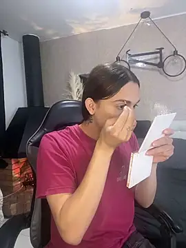 Snapshot of Almaazz chatting on February 17, 2026, 7:22 pm Almaazz online show from February 17, 2026, 7:22 pm