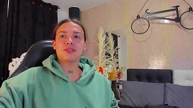 Snapshot of Almaazz chatting on February 4, 2026, 7:09 pm Almaazz online show from February 4, 2026, 7:09 pm