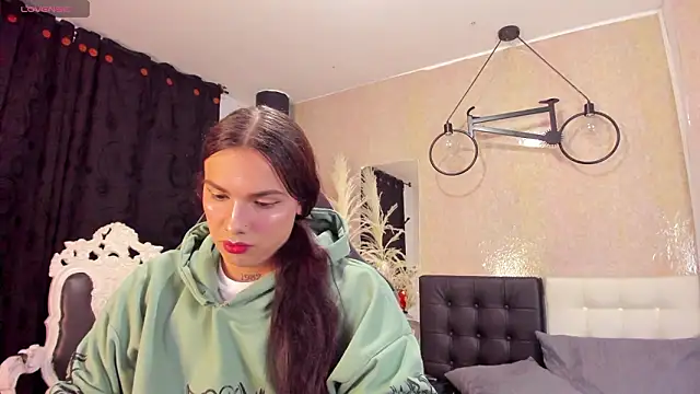 Snapshot of Almaazz chatting on February 6, 2026, 6:04 pm Almaazz online show from February 6, 2026, 6:04 pm