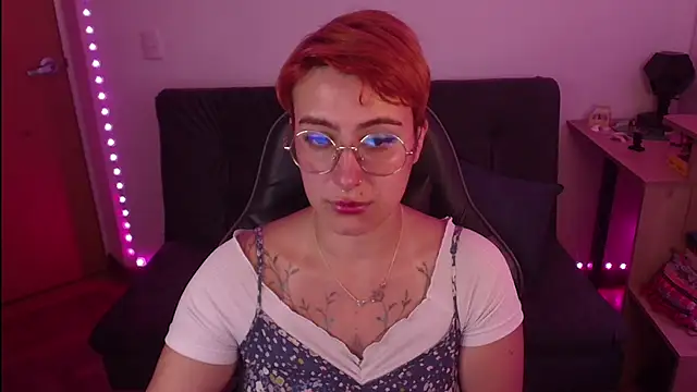 Snapshot of Miacatsito3 chatting on October 21, 2025, 9:58 pm Miacatsito3 online show from October 21, 2025, 9:58 pm