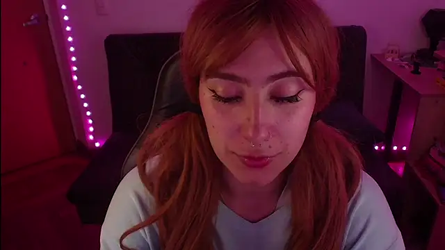 Snapshot of Miacatsito3 chatting on October 23, 2025, 4:33 am Miacatsito3 online show from October 23, 2025, 4:33 am