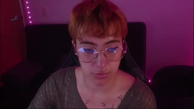 Snapshot of Miacatsito3 chatting on October 1, 2025, 3:33 am Miacatsito3 online show from October 1, 2025, 3:33 am