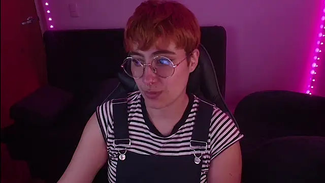 Snapshot of Miacatsito3 chatting on October 2, 2025, 5:00 am Miacatsito3 online show from October 2, 2025, 5:00 am