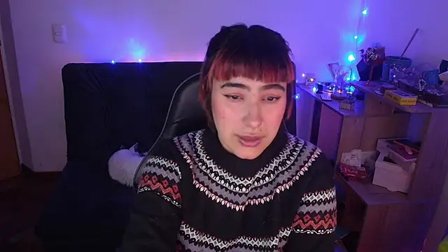 Miacatsito3 online show from April 7, 2026, 5:42 am