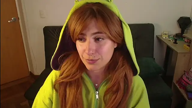 Snapshot of Miacatsito3 chatting on October 24, 2025, 4:33 am Miacatsito3 online show from October 24, 2025, 4:33 am