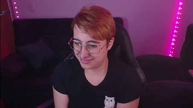 Snapshot of Miacatsito3 chatting on October 4, 2025, 2:24 am Miacatsito3 online show from October 4, 2025, 2:24 am