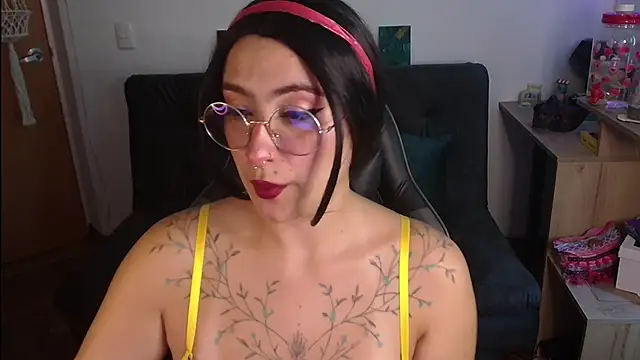 Snapshot of Miacatsito3 chatting on October 30, 2025, 9:33 pm Miacatsito3 online show from October 30, 2025, 9:33 pm