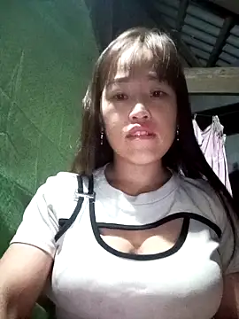 Snapshot of Vuong_x chatting on October 2, 2025, 8:23 pm Vuong x online show from October 2, 2025, 8:23 pm