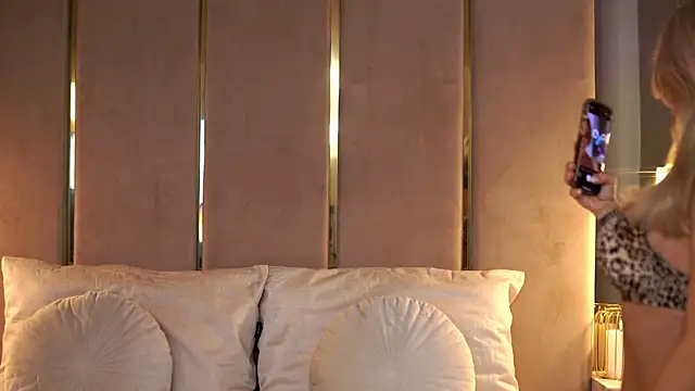 CamilaStarr online show from December 3, 2025, 9:25 pm