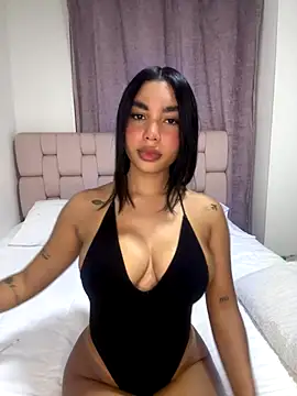 karolaalcendra online show from September 27, 2025, 3:23 am