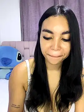 karolaalcendra online show from November 8, 2025, 2:26 am