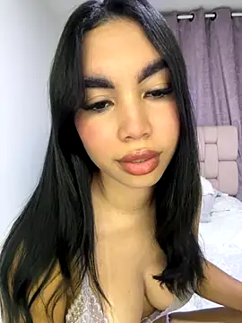 karolaalcendra online show from November 28, 2025, 4:34 am