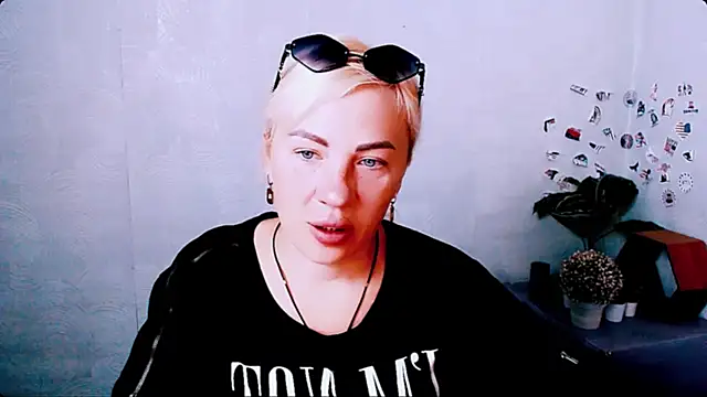 EmmaCat  online show from June 1, 2026, 4:13 am