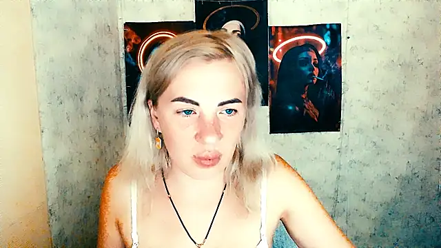 EmmaCat  online show from November 10, 2025, 6:13 pm