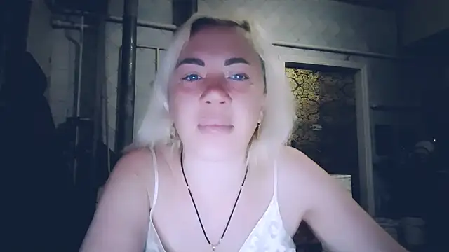 EmmaCat  online show from May 10, 2026, 2:59 am