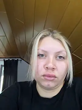 Snapshot of Juliane_Deutschland chatting on October 6, 2025, 1:12 pm Juliane Deutschland online show from October 6, 2025, 1:12 pm