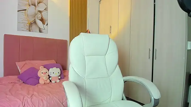 Snapshot of KoraRousee chatting on September 15, 2025, 1:00 pm KoraRousee online show from September 15, 2025, 1:00 pm