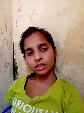 Snapshot of Saloni-Gupta chatting on October 24, 2025, 9:52 am Saloni-Gupta online show from October 24, 2025, 9:52 am