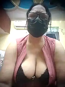 thehotlady online show from May 18, 2026, 4:29 am