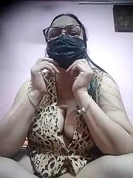 thehotlady online show from October 27, 2025, 10:05 am