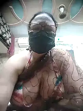 thehotlady online show from October 3, 2025, 5:42 am