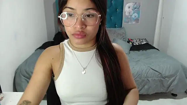 mia sexgirl online show from February 17, 2026, 12:24 pm