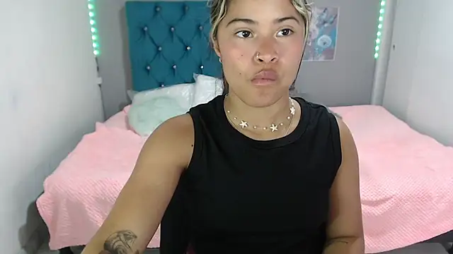 mia sexgirl online show from June 3, 2026, 2:33 pm