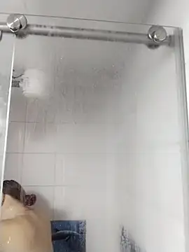 LaraCaliente online show from April 15, 2026, 2:32 pm